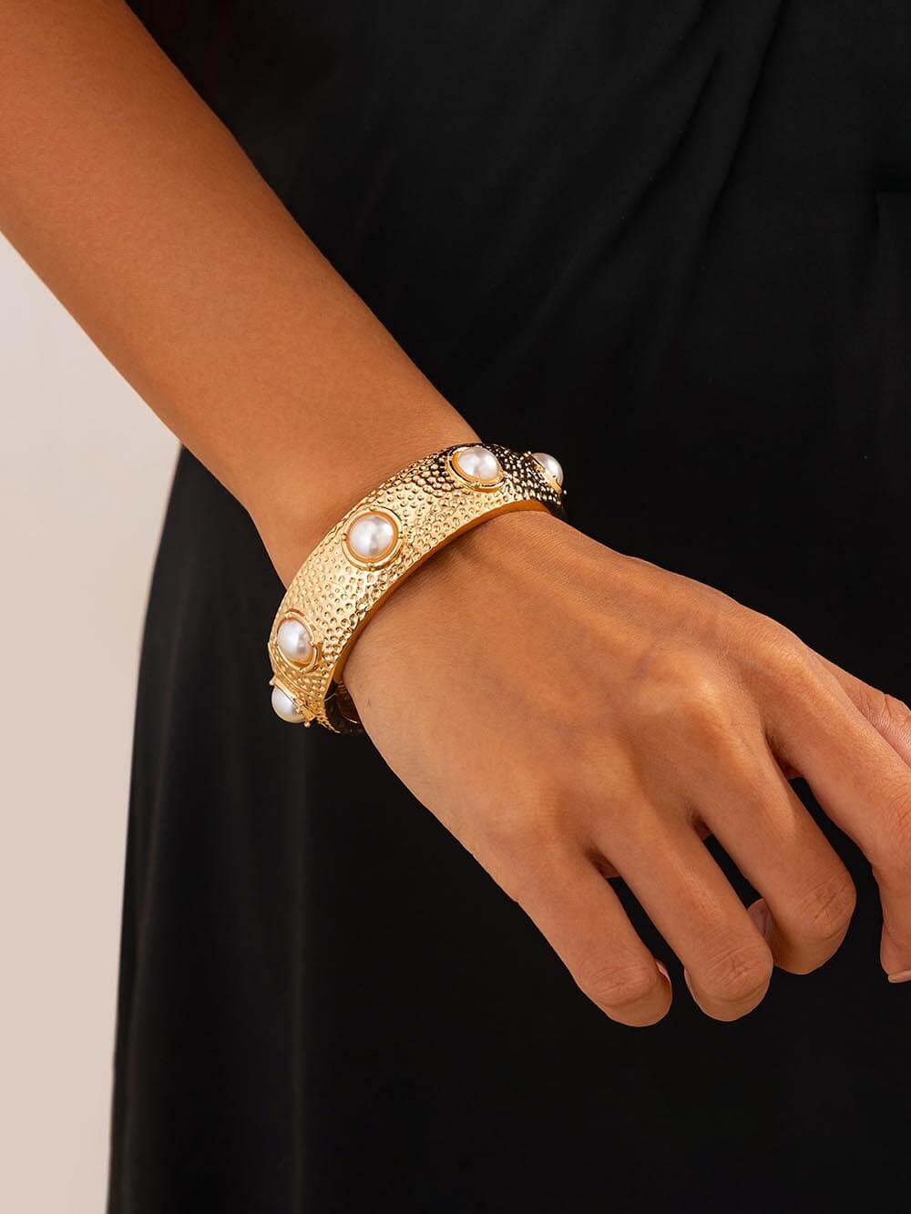 Exaggerated Smooth Hug Irregular Geometric Wide-Edge Spring Bracelet