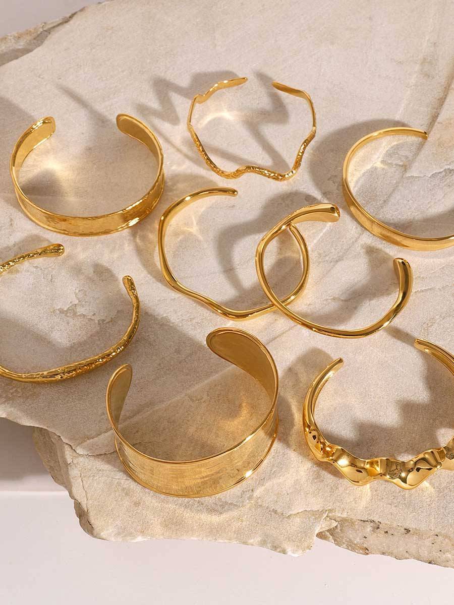 Minimalist Wavy Bracelet