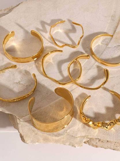 Minimalist Wavy Bracelet