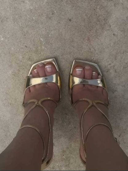 Minimalist High-heeled Sandals