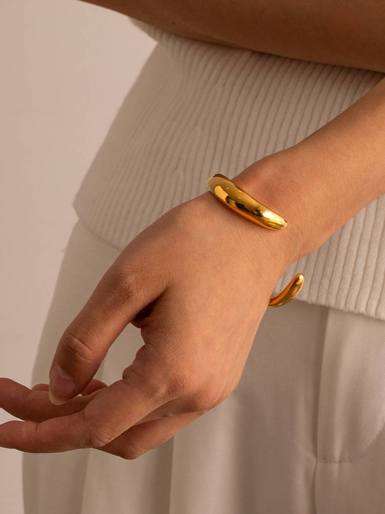 Minimalist Streamlined Bracelet