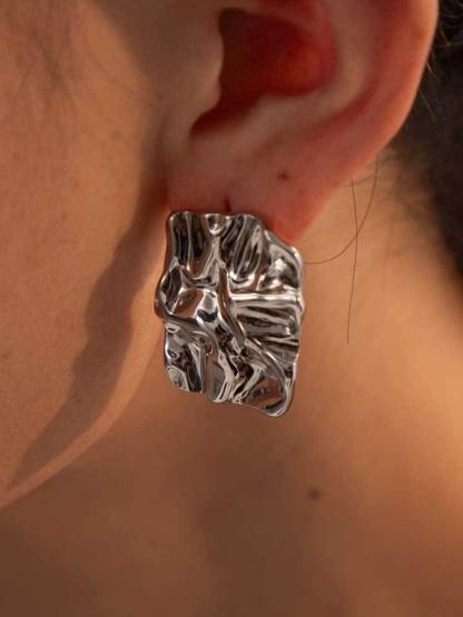 Minimalist Wavy Earrings