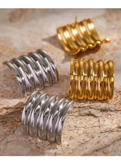Square Large Wave Ribbed Earrings