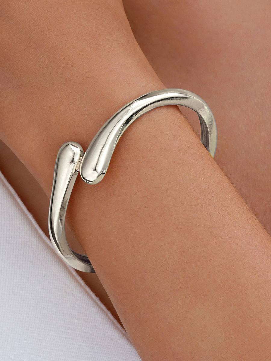 Minimalist Streamlined Design Bracelet