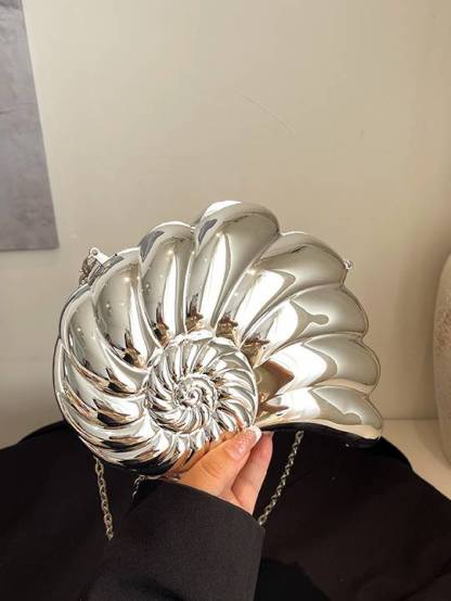 Conch Design Chain Bag Clutch