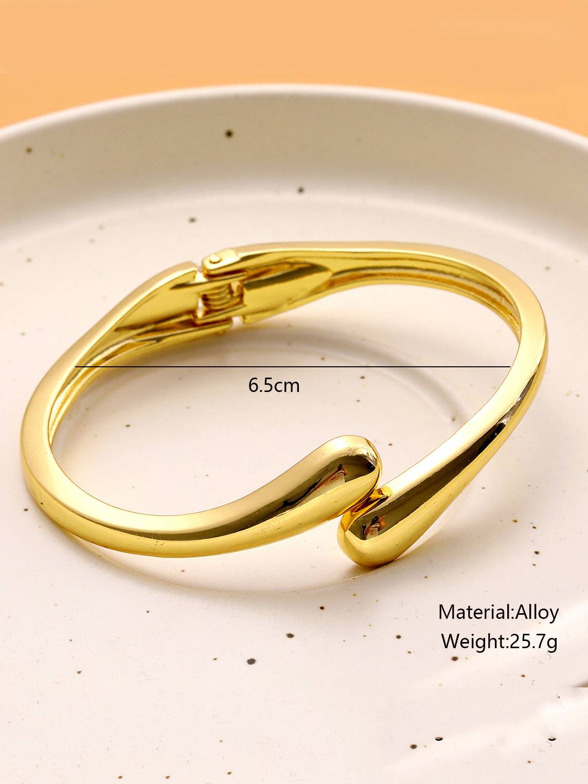 Minimalist Streamlined Design Bracelet