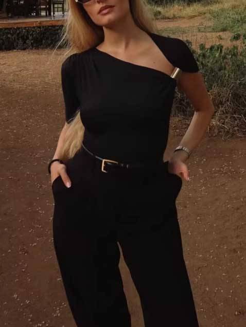 Asymmetric design Off-shoulder T-shirt