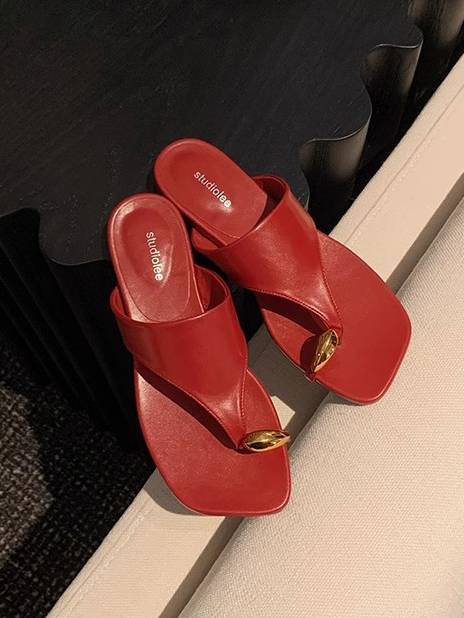 Minimalist Metal Decorated Flat Sandals