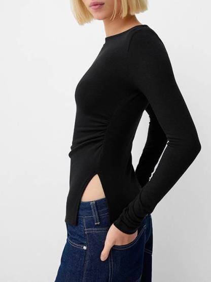 Boat neck pleated slit T-shirt