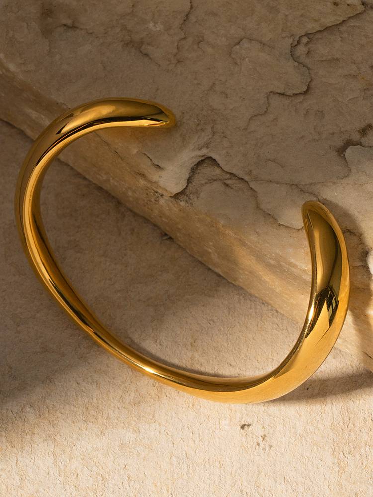 Minimalist Streamlined Bracelet