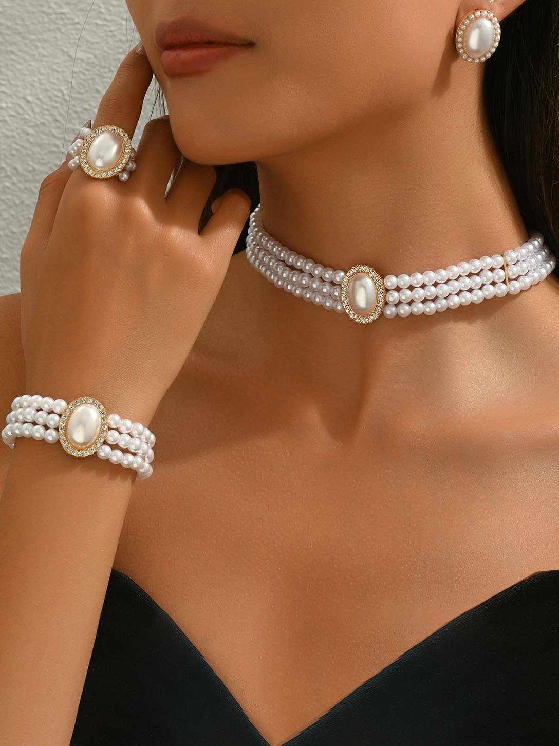 Versatile Retro Multi-layer Diamond And Pearl Clavicle Necklace Set