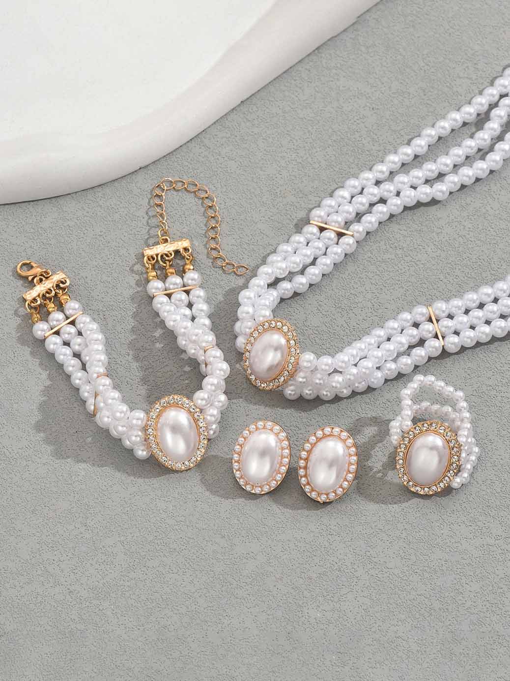 Versatile Retro Multi-layer Diamond And Pearl Clavicle Necklace Set