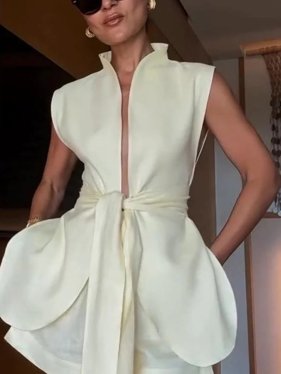 Minimalist Old Money Stand Collar Belt Vest And Shorts Set - Vest