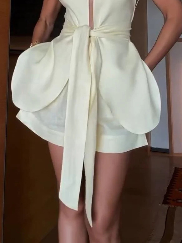 Minimalist Old Money Stand Collar Belt Vest And Shorts Set - Shorts