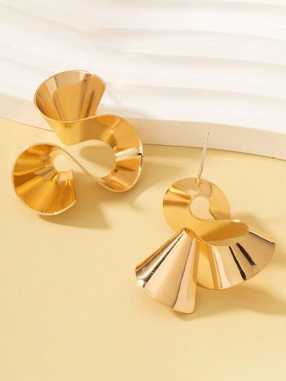 Retro Geometric Ruffled Skirt Spiral Earrings