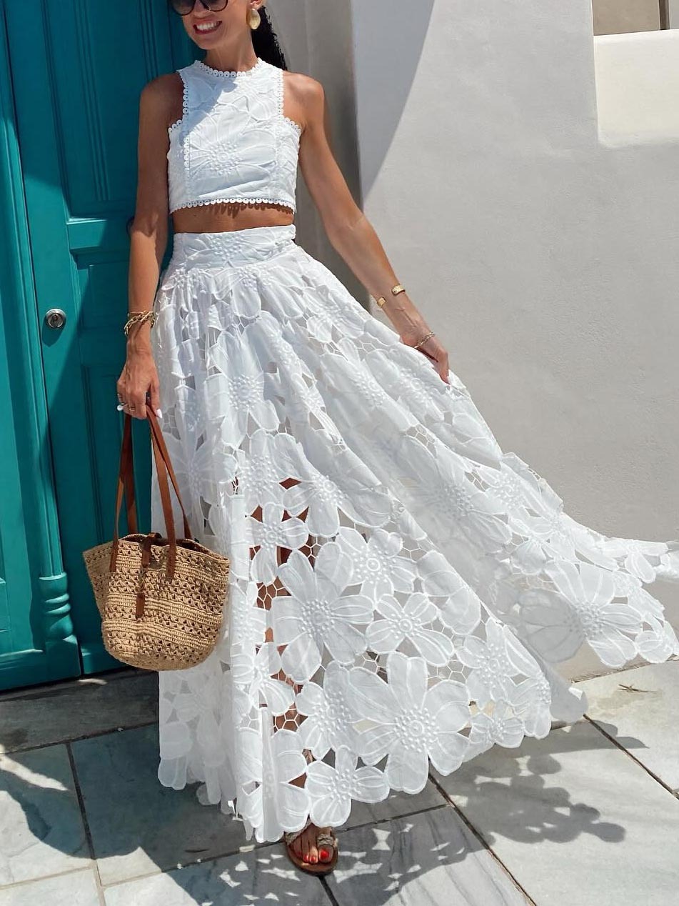 Elegant Hollow Floral Lace Cropped Tank Top