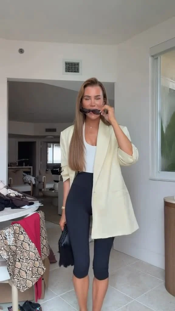 Women's Light Yellow Oversized Single-Breasted Blazer with Notched Lapel [erp-image:176ad20f1ecfdf543aba1cf8]