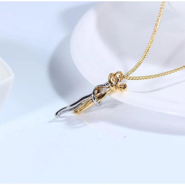 Inseparable Couple Hug Necklace, Unisex Lovers Hugging Pendant Necklace