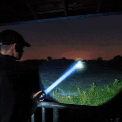 Flashlight GIF - Find on GIFER