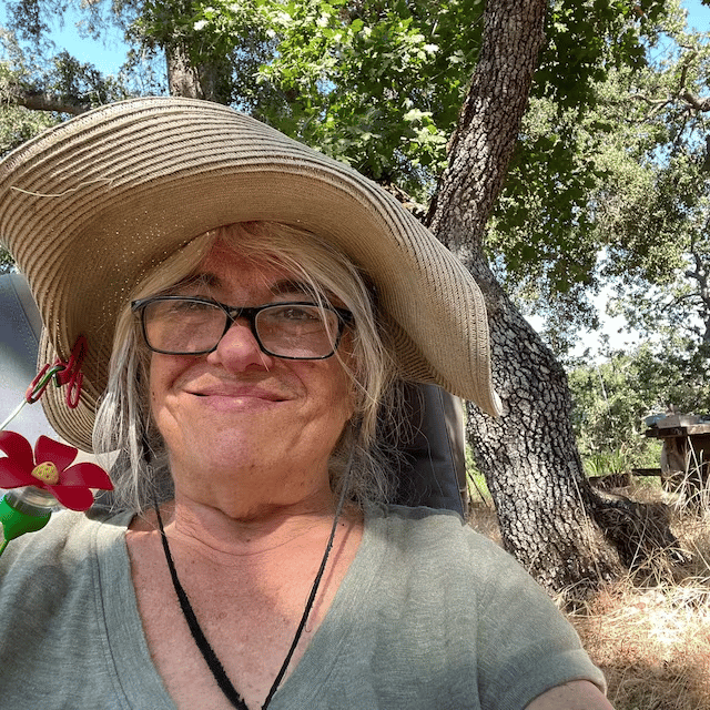 Hummy Wand Hat Clip Hummingbird Feeder