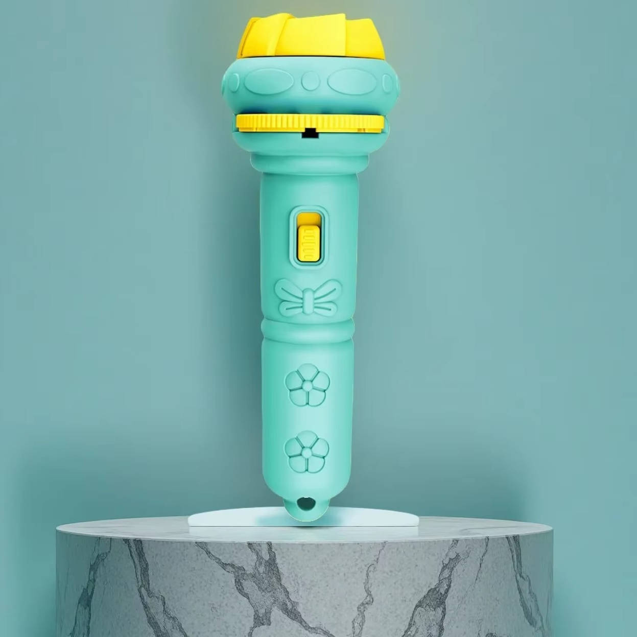 Kids Projector Flashlight Toy with Slide Discs Toddler Dinosaur Animal Light Projector Ages 2 to 6