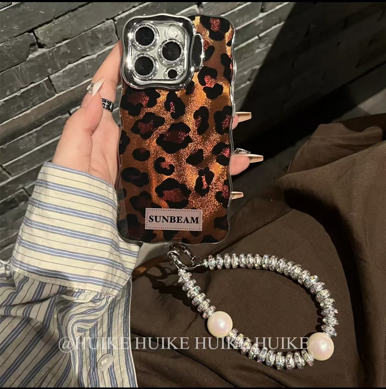 Vintage Leopard Print Wrist Chain Case for iPhone Series