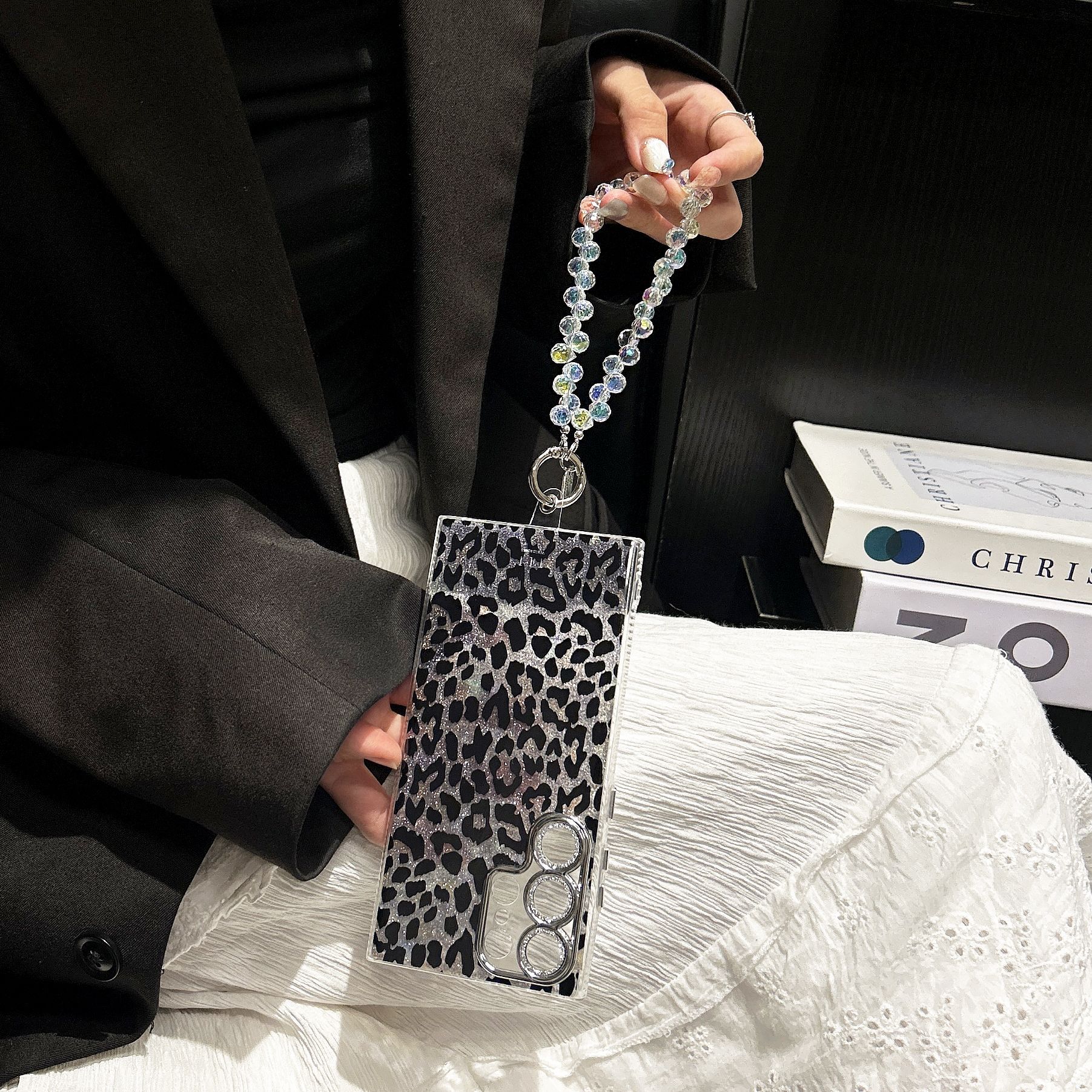 Diamonds Glitter Laser Leopard Wrist Chain Phone Case for Samsung Galaxy S24/S23/S22 Ultra