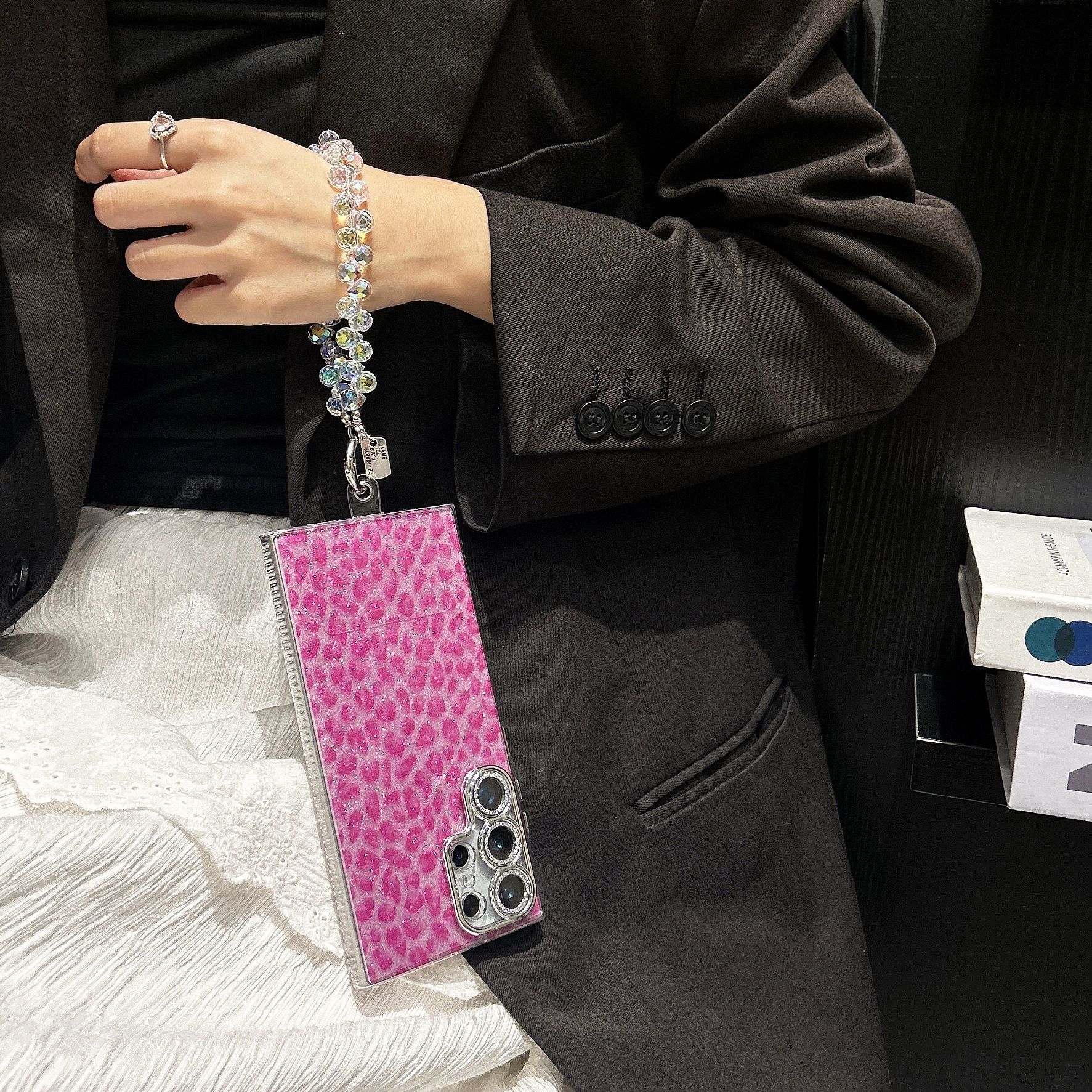 Diamonds Glitter Laser Leopard Wrist Chain Phone Case for Samsung Galaxy S24/S23/S22 Ultra