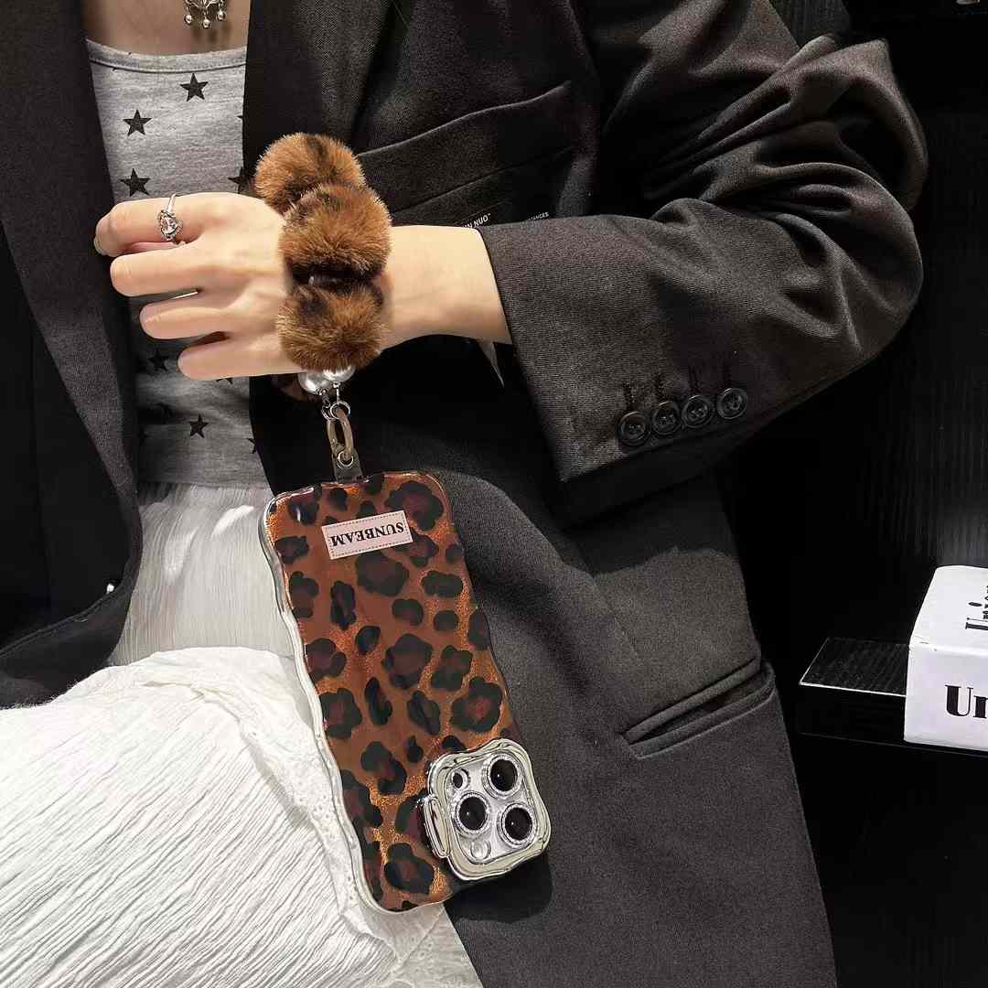 Vintage Leopard Print Wrist Chain Case for iPhone Series