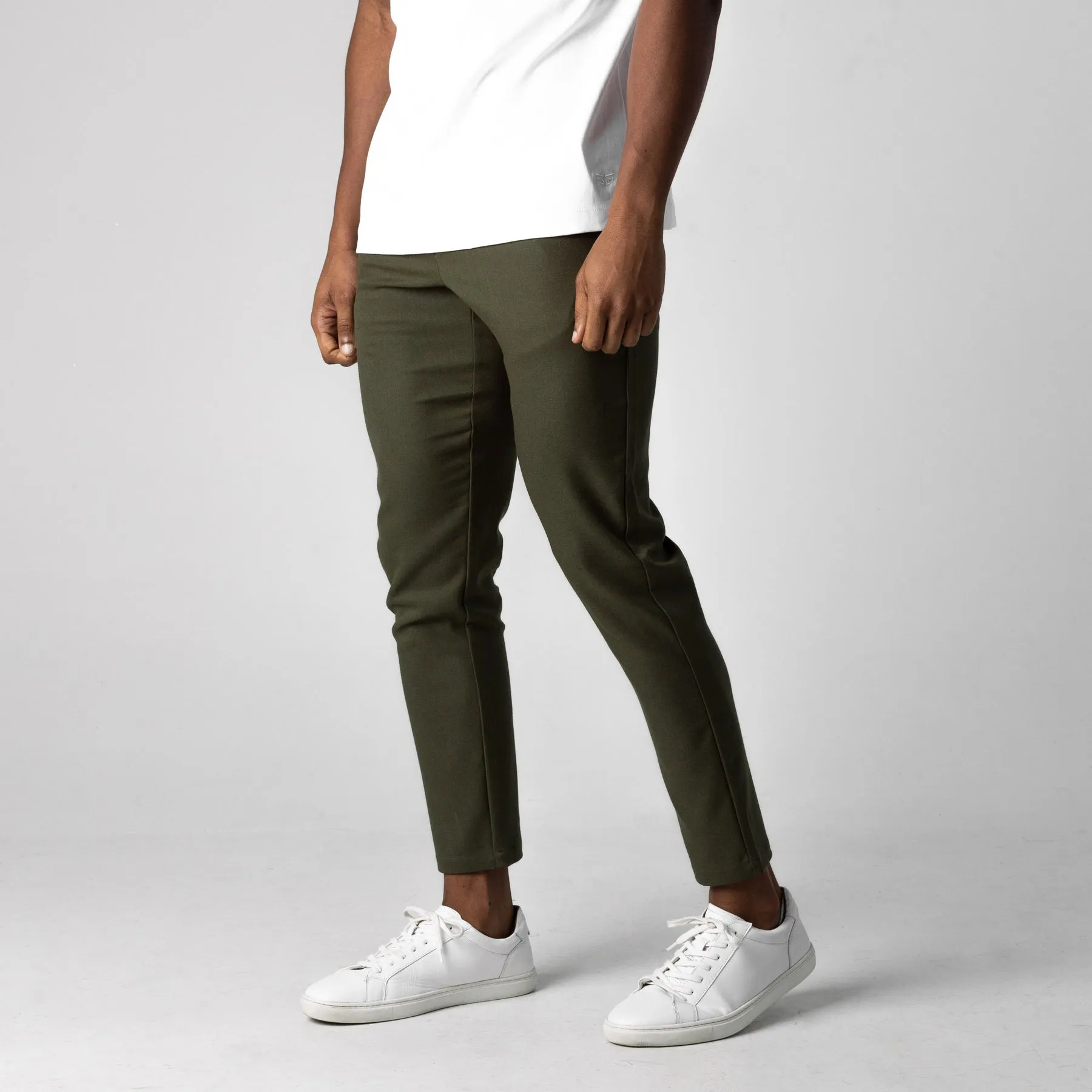 ACTIVE CHINOS - OLIVE