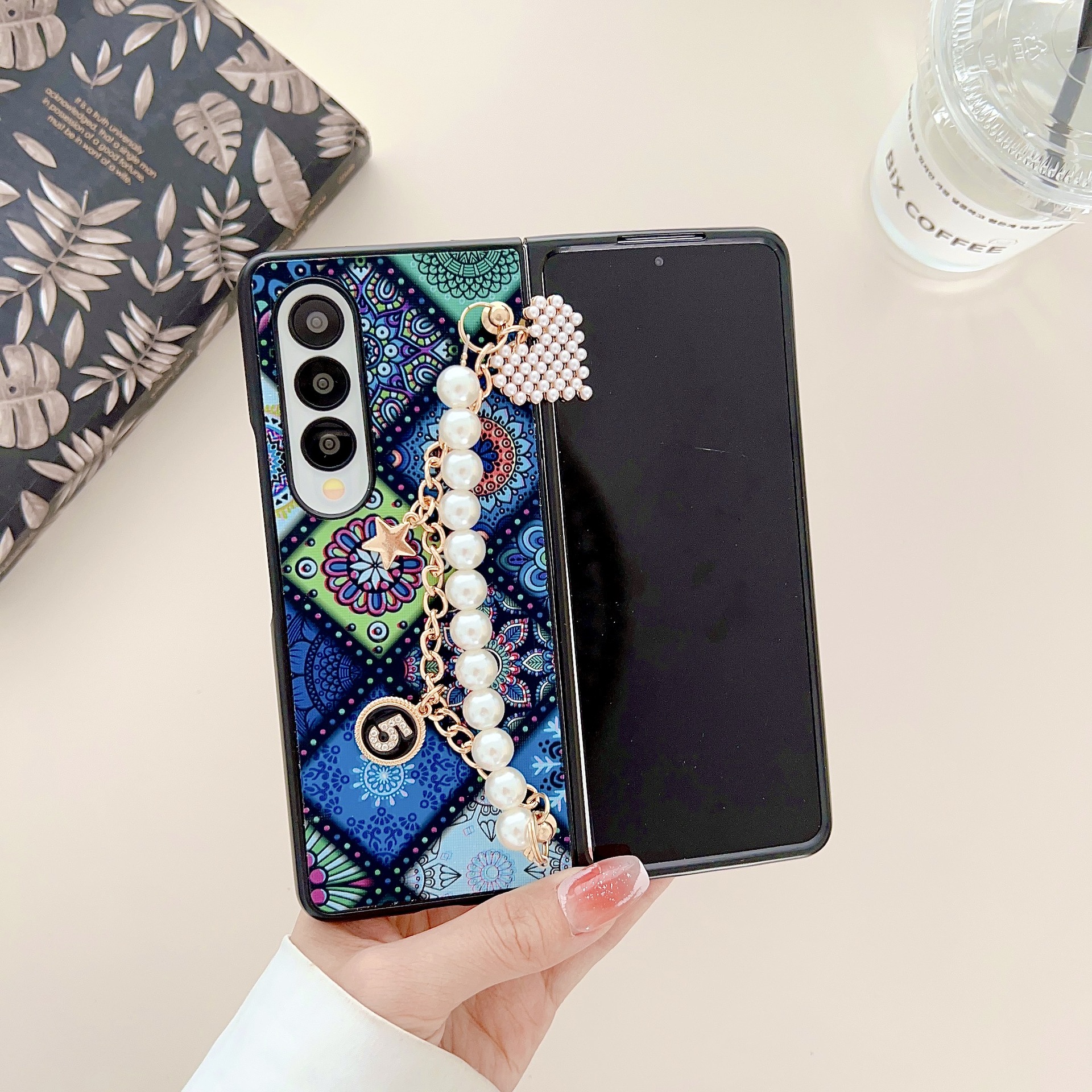 Luxury Glitter Vintage Flower Phone Case With Pearl Bracelet For Samsung Galaxy  Z Fold 6 5 4 3