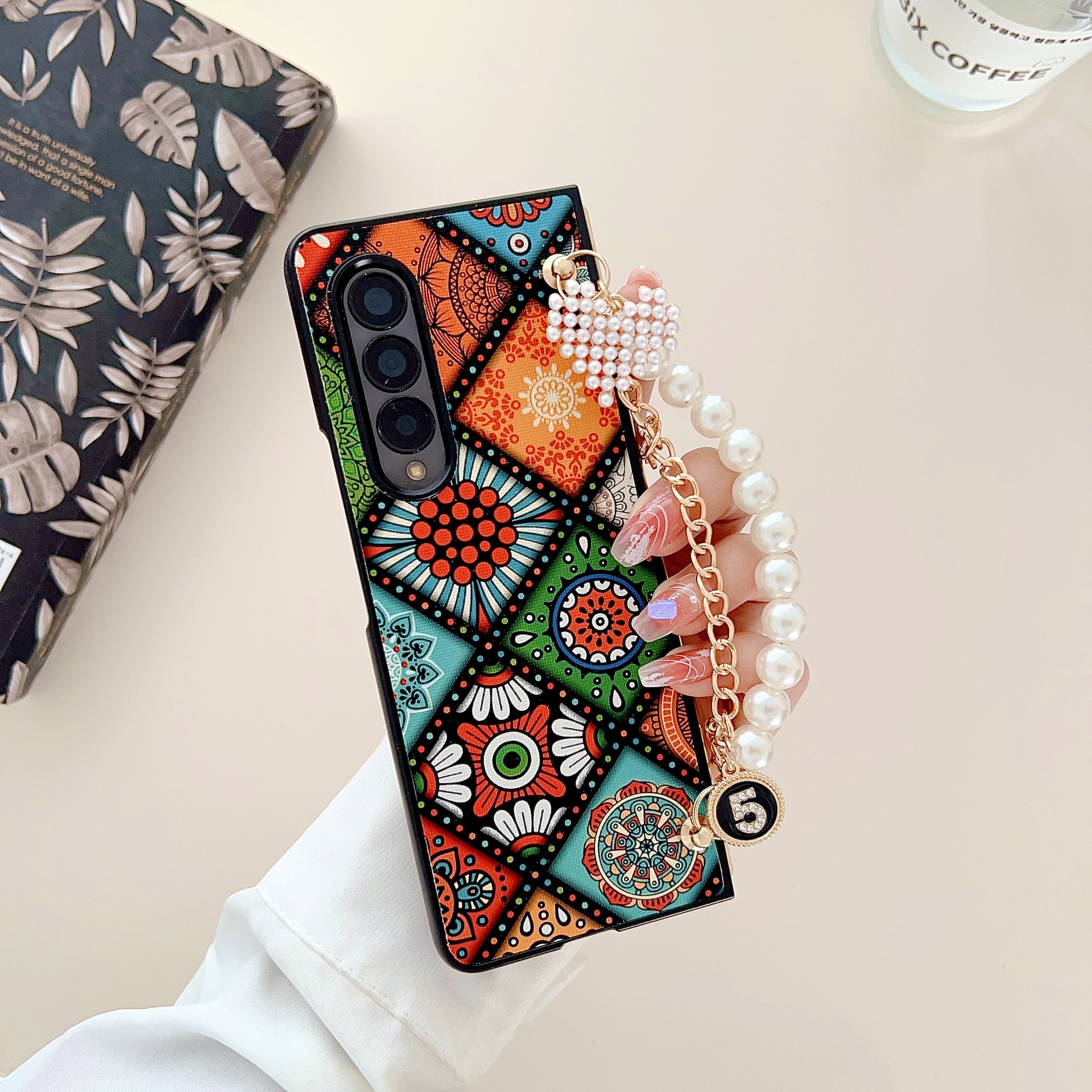 Luxury Glitter Vintage Flower Phone Case With Pearl Bracelet For Samsung Galaxy  Z Fold 6 5 4 3