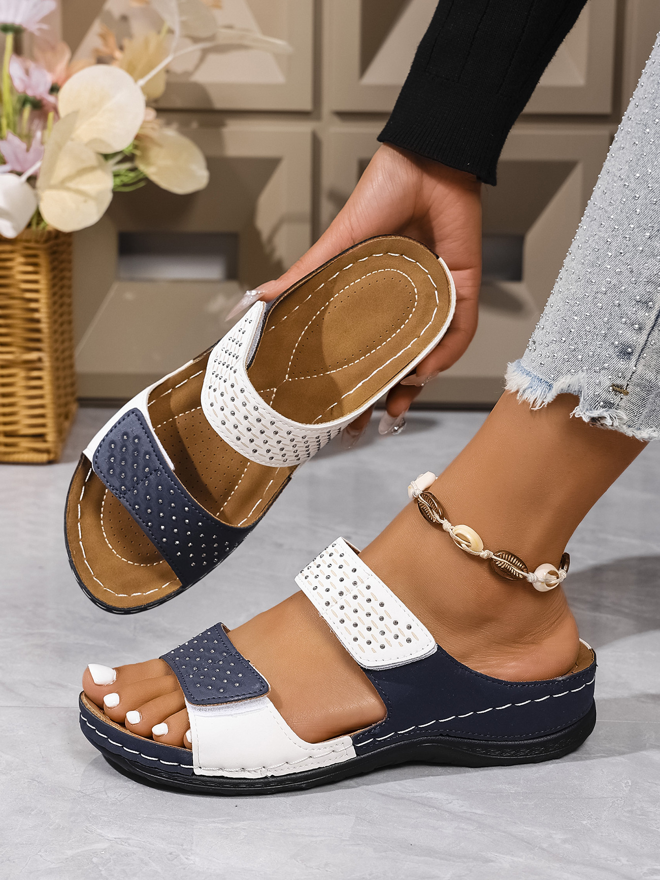 2025 Summer New Round Toe Large Size Fashion Thick-soled Sandals