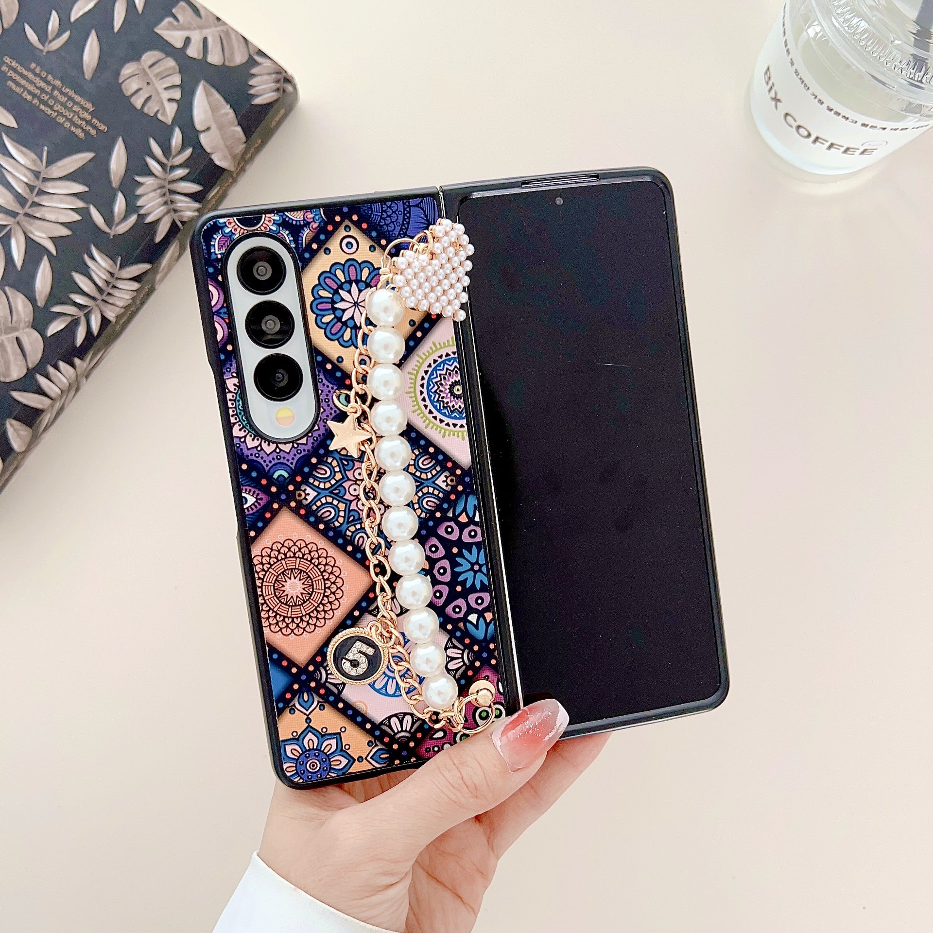 Luxury Glitter Vintage Flower Phone Case With Pearl Bracelet For Samsung Galaxy  Z Fold 6 5 4 3