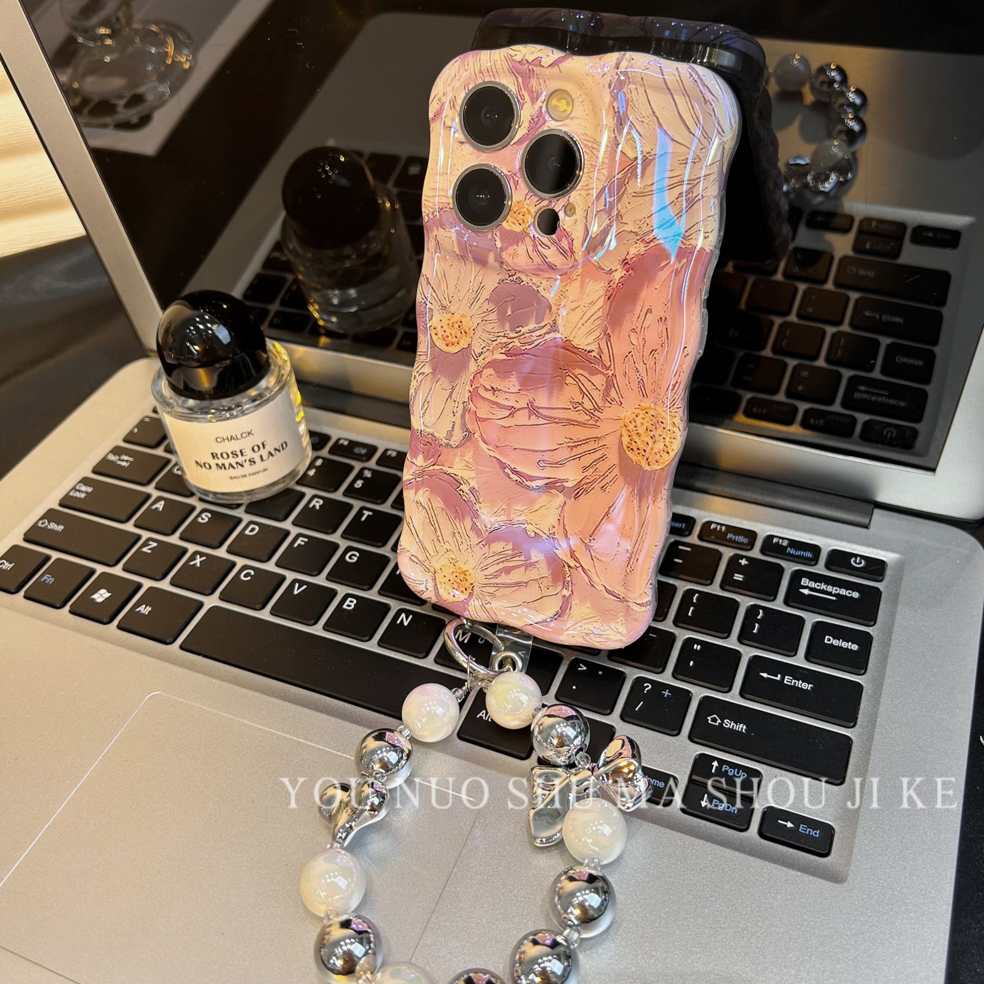 🔥New listing🔥 iPhone blue retro oil painting floral phone case
