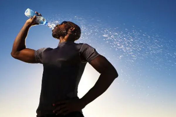Who drinks sparkling water before a fight