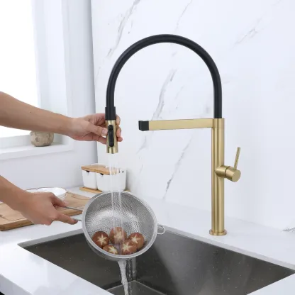 Stainless Steel Magnetic Docking Pull Out Sprayer 3-Way Mixer Tap-gold