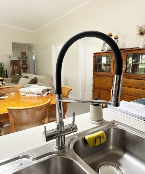 {"default":"3 way kitchen faucet with pull out hose\n"}
