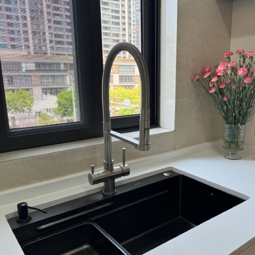{"default":"modern 3 way faucet for kitchen sink\n"}
