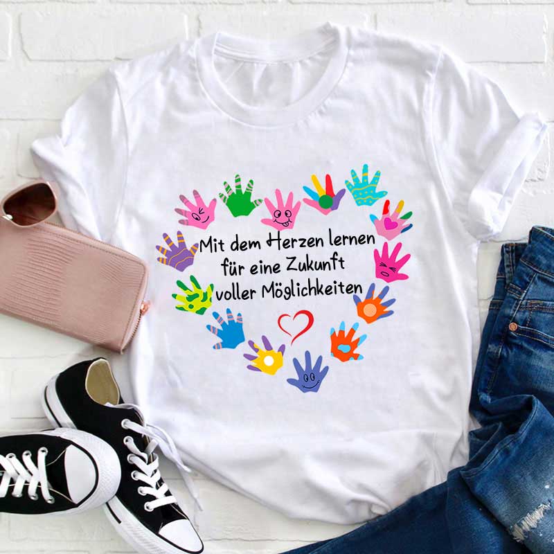 Mit dem Herzen lernen für eine Zukunft voller Möglichkeiten Lehrer T-Shirt