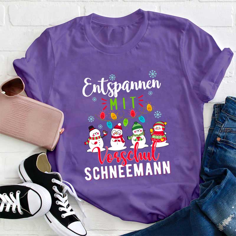 Entspannen mit Vorschul Schneemann Personalisiertes Lehrer T-Shirt