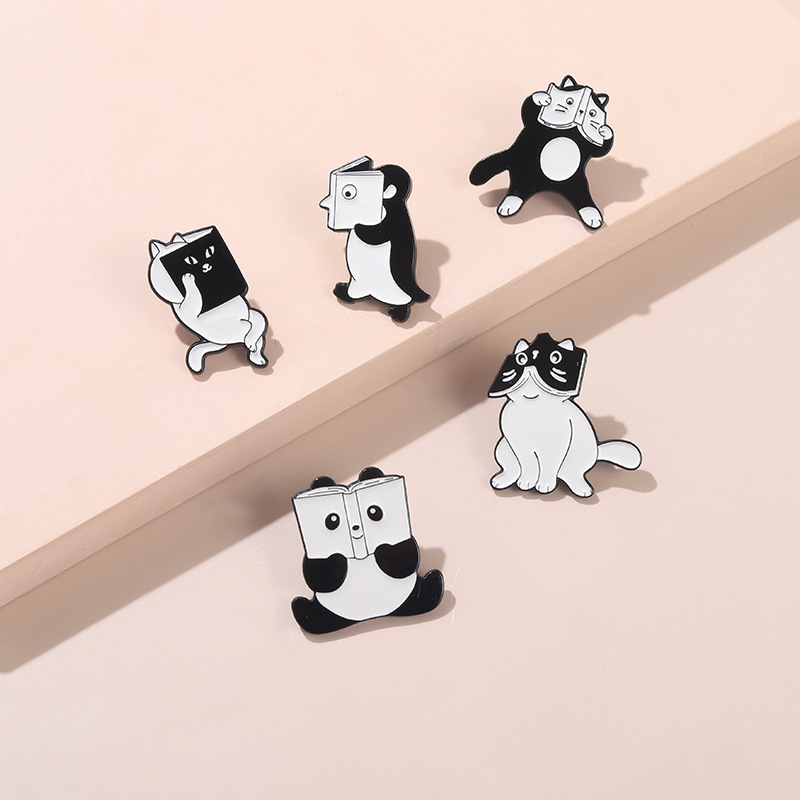 Cartoon Tiere lesen Bücher Pin-Set