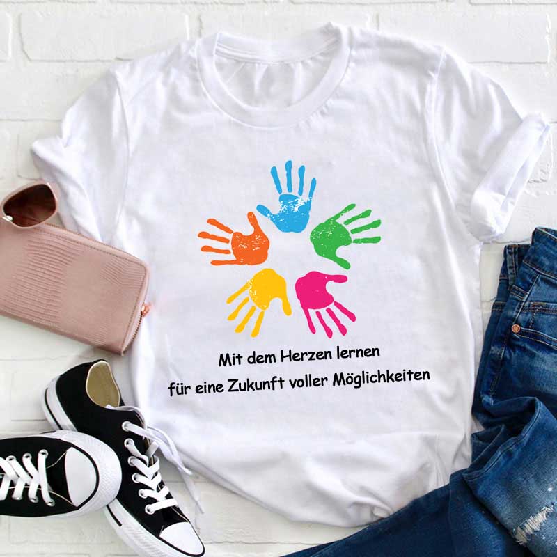 Mit Dem Herzen Für Eine Zukunft Voller Möglichkeiten Lehrer T-Shirt