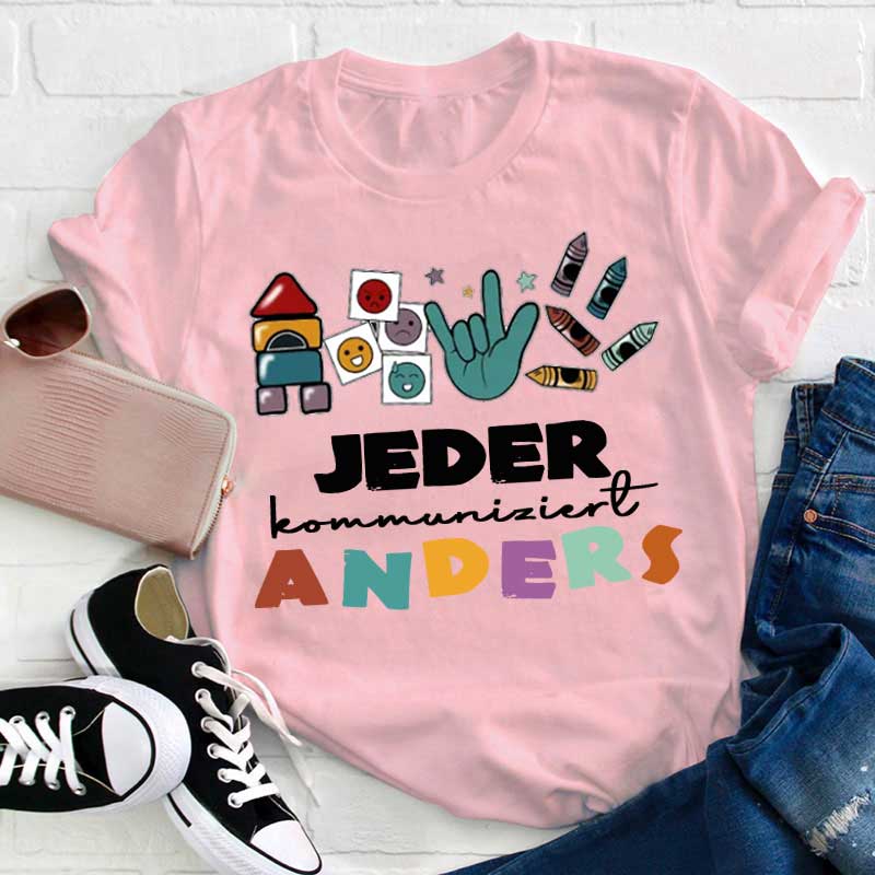 Jeder kommuniziert anders Lehrer T-Shirt