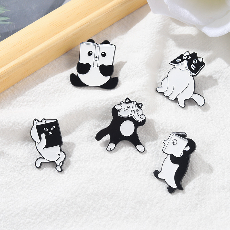 Cartoon Tiere lesen Bücher Pin-Set