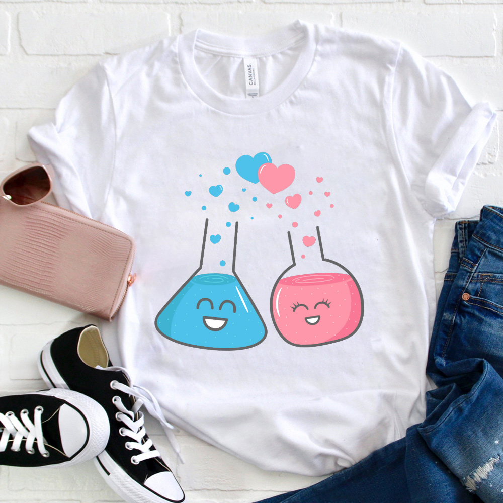 Cute Flasks In Love We've Got Chemistry Postcard T-shirt