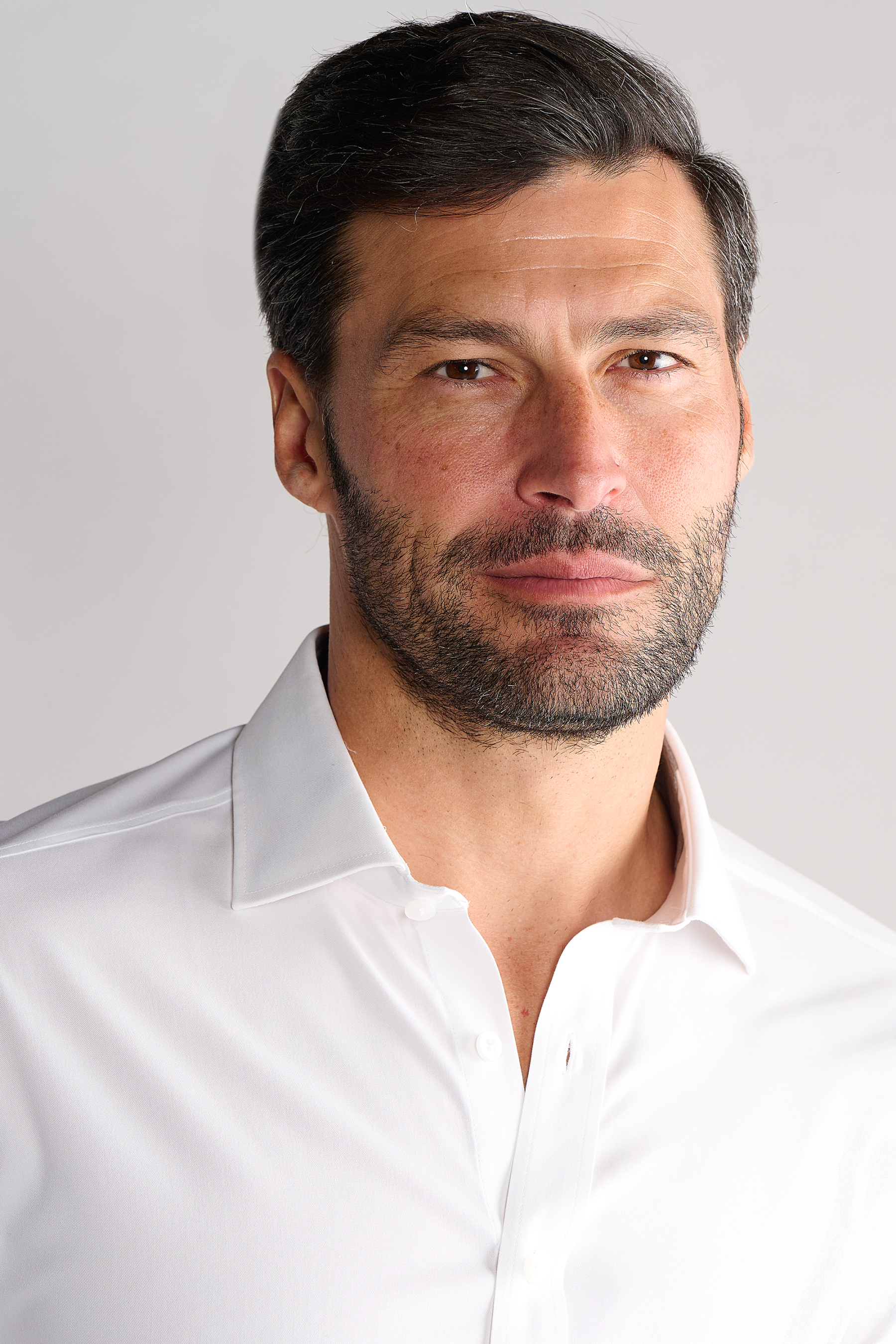 Leader Solid // White