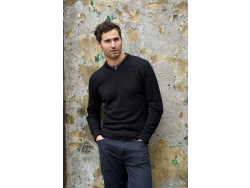 Fox Wilson Men's Firle Merino V-Neck Jumper - Black