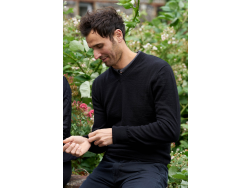 Fox Wilson Men's Firle Merino V-Neck Jumper - Black