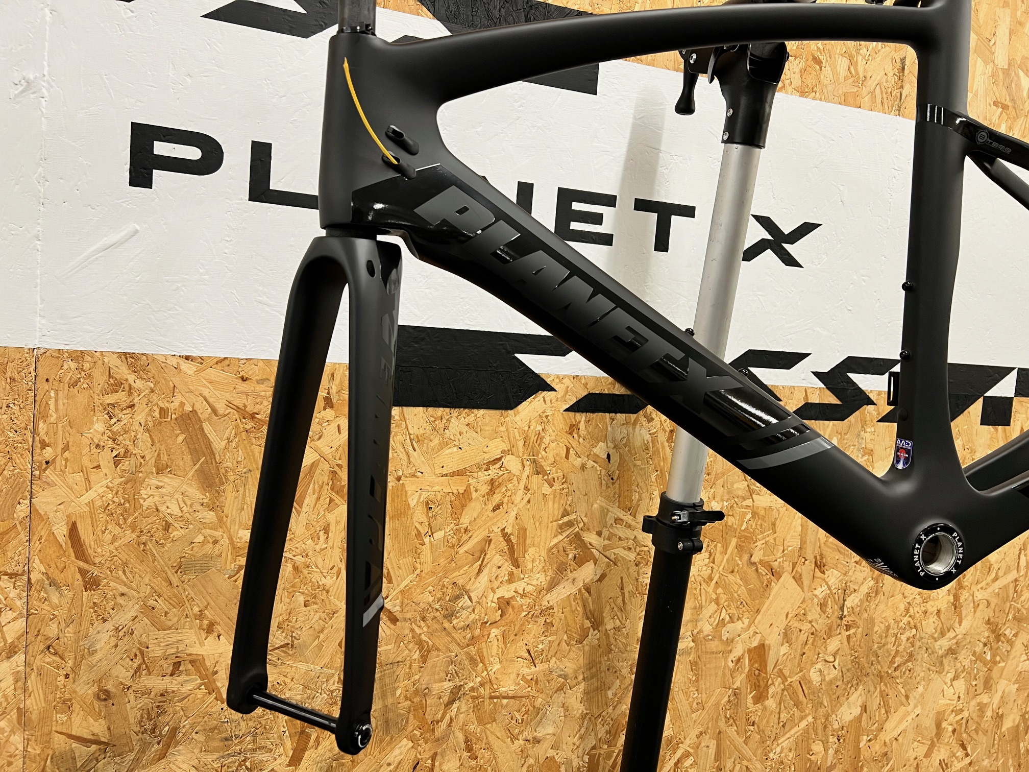 Planet X EC-130E Rivet Rider Disc Carbon Aero Road Frameset / Medium / Dark Knight